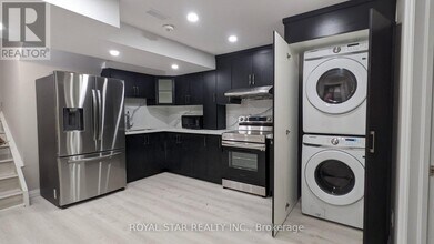 4051 Dunmow Crescent in Mississauga, ON - Building Photo - Building Photo