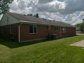 3856 Longridge Dr in Dayton, OH - Foto de edificio - Building Photo