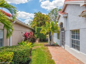 351 Pindo Palm Dr in Naples, FL - Building Photo - Building Photo