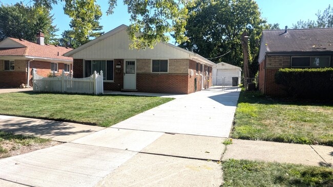 12816 Royal Grand Ave