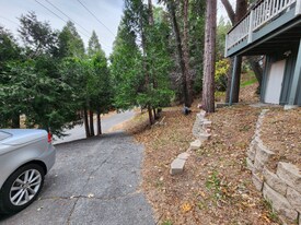 1168 Jungfrau Dr in Crestline, CA - Building Photo