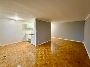 17 Eccleston Dr in Toronto, ON - Building Photo - Building Photo