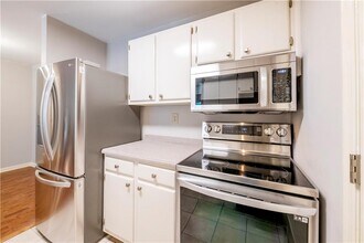 305 Granville Ct, Unit Granville 1 Bed 1 Bath in Atlanta, GA - Building Photo - Building Photo