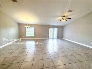 518 Bristol Cir in Poinciana, FL - Building Photo - Building Photo