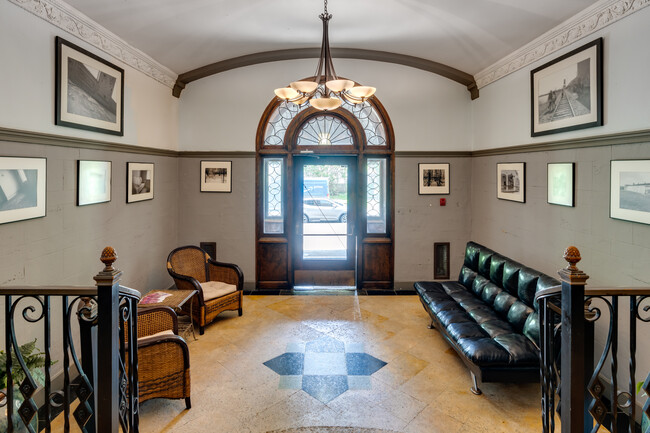 Niche Amadore Apartments in Saginaw, MI - Building Photo - Lobby