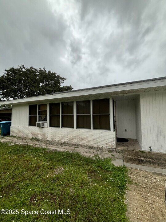 2660 Pine St NE in Palm Bay, FL - Building Photo