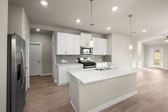 16529 Breezy Knl Ct in Conroe, TX - Foto de edificio - Building Photo