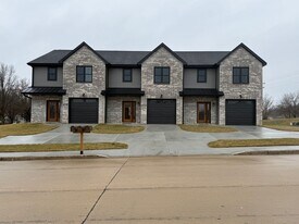 6711-6715 New Town Ave in Columbia, MO - Building Photo