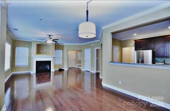 12205 Cannes St in Charlotte, NC - Foto de edificio - Building Photo