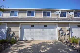 5043 56th St NW in Rochester, MN - Foto de edificio - Building Photo