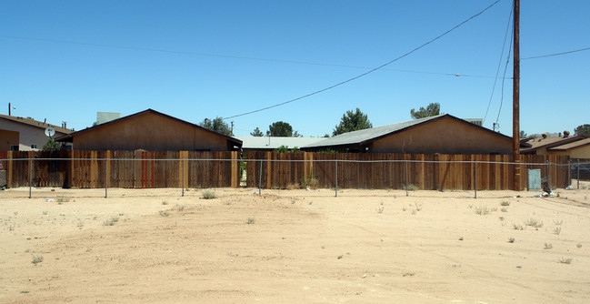 21821 Arapahoe Ave in Apple Valley, CA - Foto de edificio - Building Photo