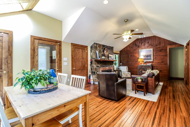 5 Birch Ln in New Milford, CT - Building Photo - Building Photo