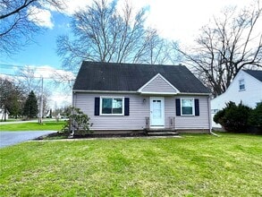 2431 Westside Dr in North Chili, NY - Foto de edificio - Building Photo