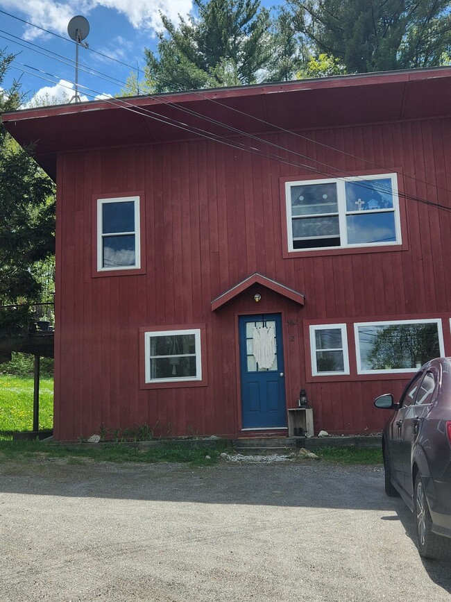 562 New Hampshire Rte 103 in Sunapee, NH - Building Photo - Building Photo
