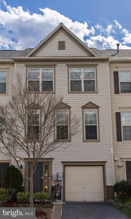 property at 1133 Carinoso Cir