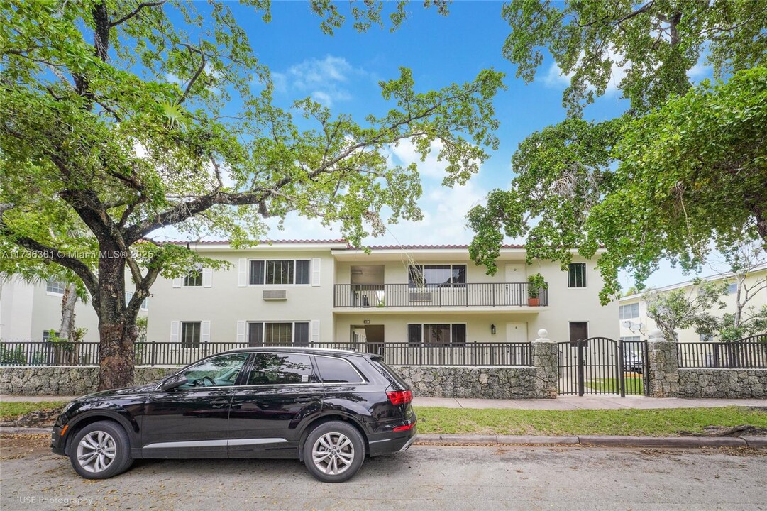 35 Antilla Ave in Coral Gables, FL - Foto de edificio