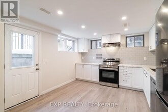 38 Busato Dr in Whitchurch-Stouffville, ON - Building Photo - Building Photo