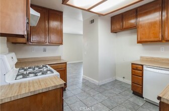 2260 E Ave Q4 in Palmdale, CA - Foto de edificio - Building Photo