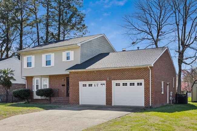 226 Woodbury Forrest Dr in Hampton, VA - Building Photo - Building Photo
