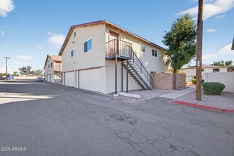 860 E Brown Rd in Mesa, AZ - Building Photo - Building Photo