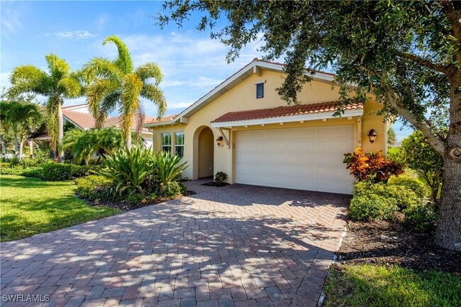 13515 Cambridge Ln in Naples, FL - Building Photo - Building Photo