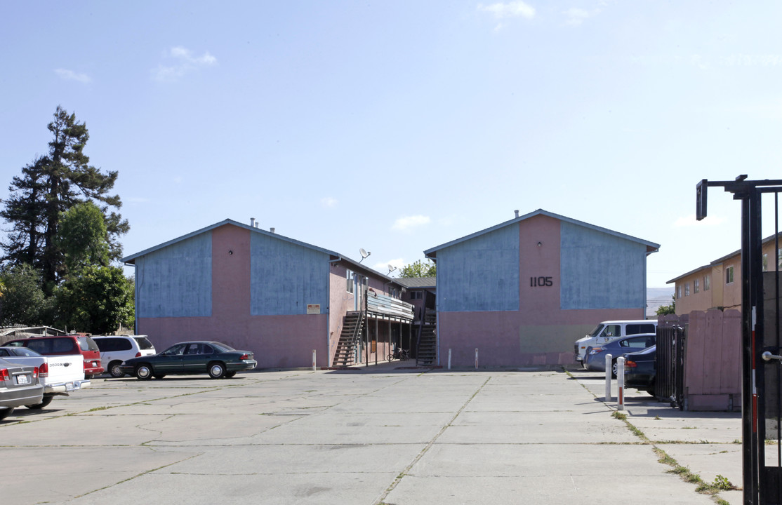 1103-1105 E Laurel Dr in Salinas, CA - Building Photo