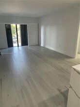 575 Crandon Blvd, Unit 307 in Key Biscayne, FL - Building Photo - Building Photo