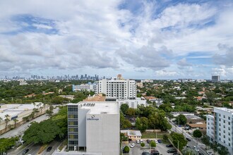 Keystone Villas in Miami, FL - Foto de edificio - Building Photo