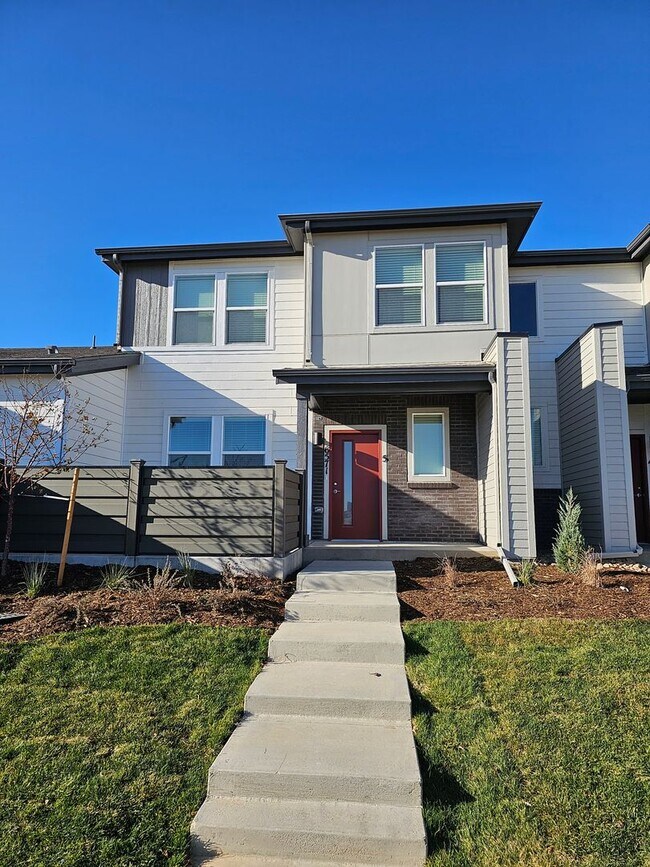 6571 N Danube Way in Denver, CO - Building Photo - Building Photo