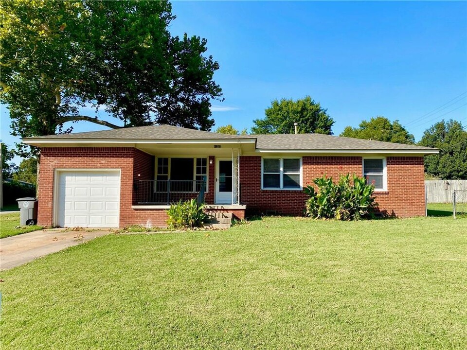 11203 E 4th Pl in Tulsa, OK - Building Photo