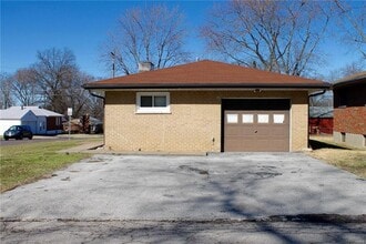 3730 Eminence Blvd in St. Louis, MO - Foto de edificio - Building Photo