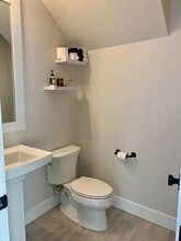219 W Taylor Ct in Newberg, OR - Foto de edificio - Building Photo