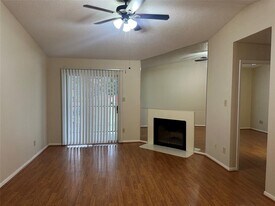 2121 Hepburn St in Houston, TX - Building Photo