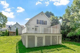 9 Maple Ct, Unit 2 in Andover, MA - Building Photo - Building Photo