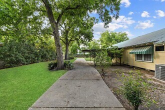 400 N Elm St in Tomball, TX - Building Photo - Building Photo