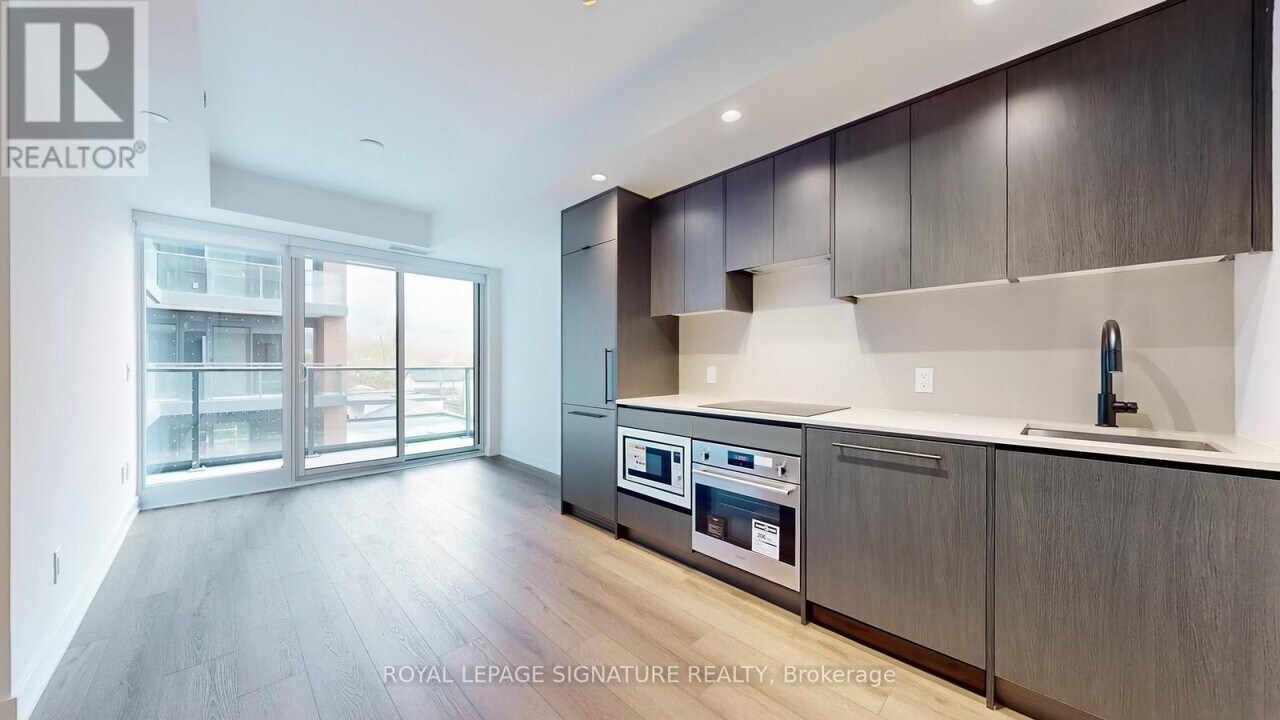 5 Lakeview Ave in Toronto, ON - Building Photo