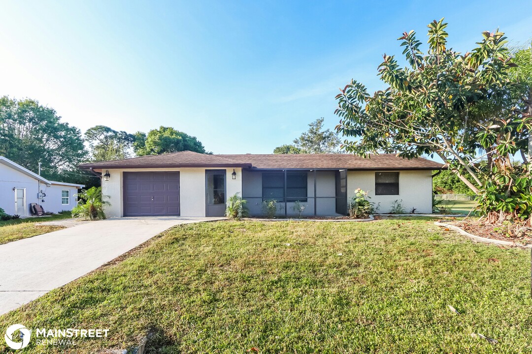 13631 Drysdale Ave in Port Charlotte, FL - Building Photo