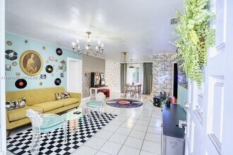 6443 Perry St in Hollywood, FL - Building Photo - Building Photo