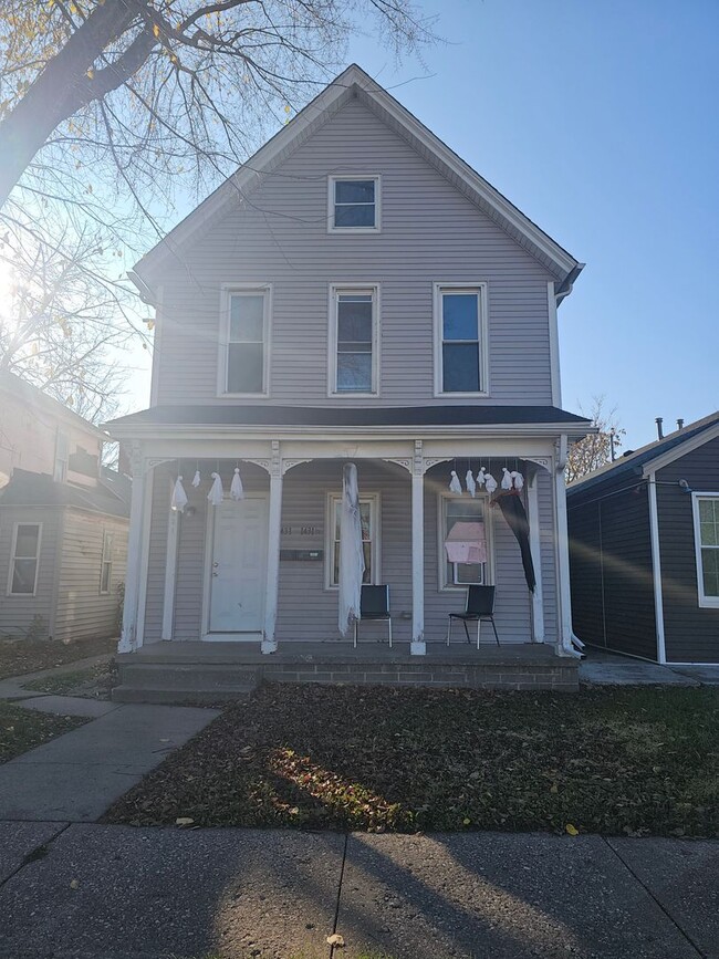 property at 1431 W 4th St