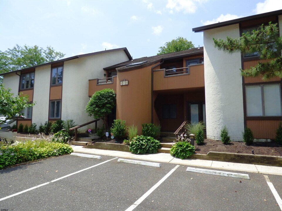 8 Dolphin Ct in Ocean City, NJ - Foto de edificio