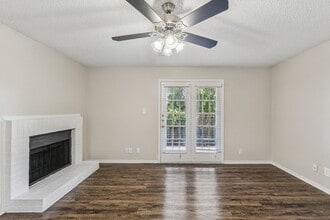 Camino Del Sol in Denton, TX - Foto de edificio - Building Photo