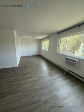 7621 N Sheridan Rd in Chicago, IL - Foto de edificio - Building Photo