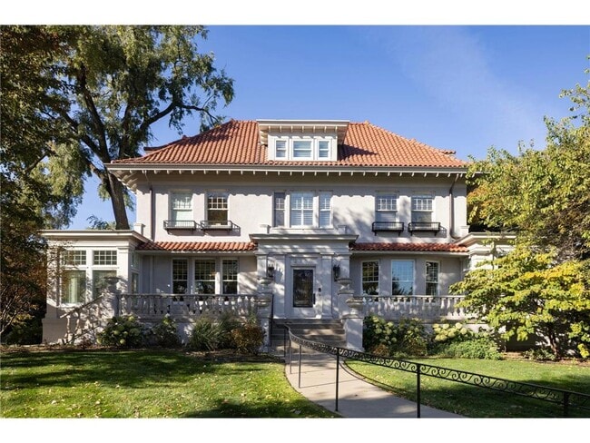 property at 2700 W Lake of the Isles Pkwy