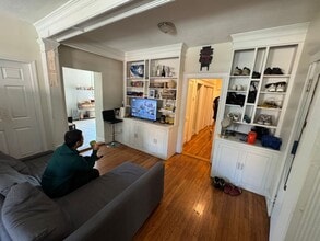 751 Washington St, Unit 2 in Brookline, MA - Foto de edificio - Building Photo