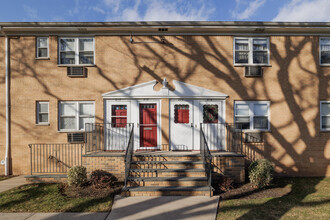 Bridgebrooke Condominiums in Belleville, NJ - Building Photo - Building Photo