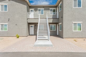 1741 S Dandelion St, Unit 1 in Pahrump, NV - Foto de edificio - Building Photo