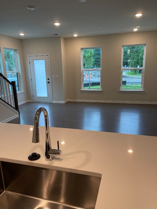 1108 Greenwich Dr in West Windsor Township, NJ - Building Photo