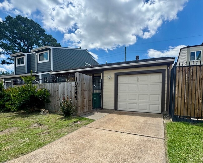 property at 10249 Colony Ct