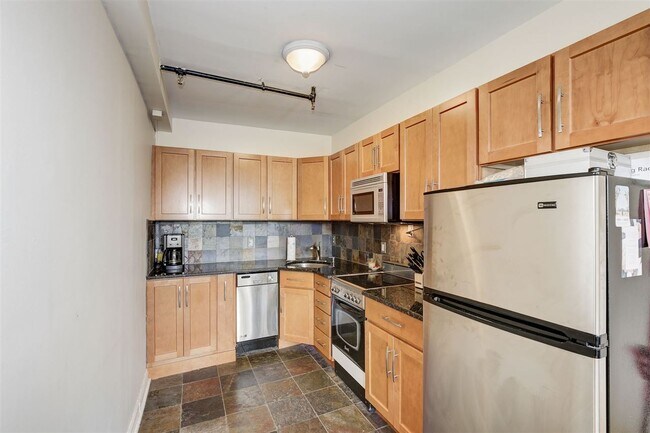 235 Monroe St-Unit -15 in Hoboken, NJ - Building Photo - Building Photo