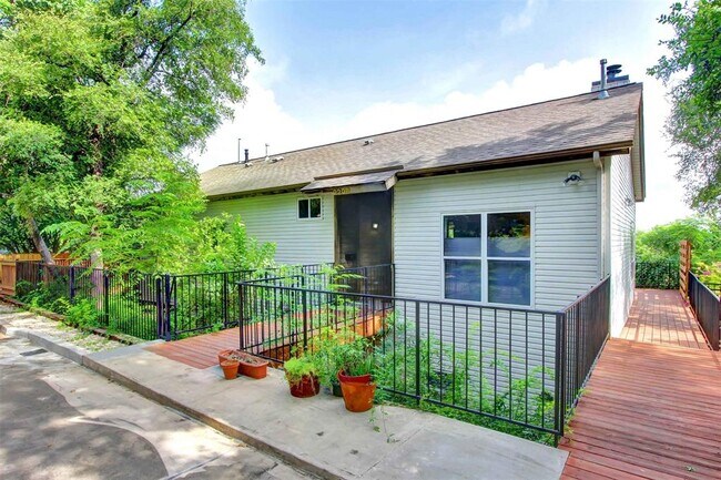 property at 2208 Trailside Dr